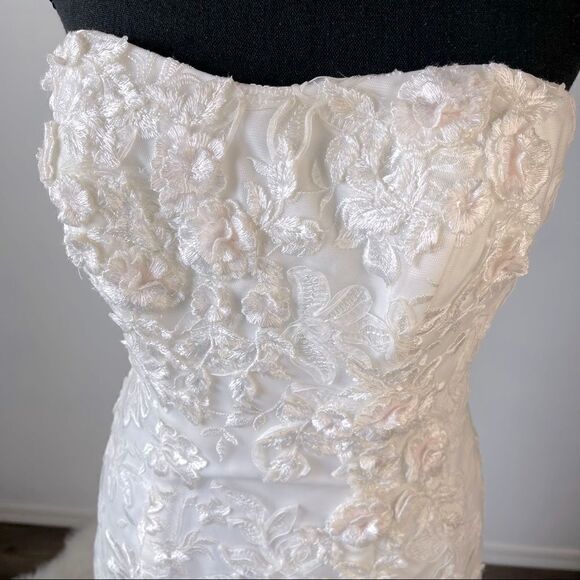 Oleg Cassini Subtle Pink 3D Floral Trumpet Wedding Gown SIZE 2 - Picture 8 of 15